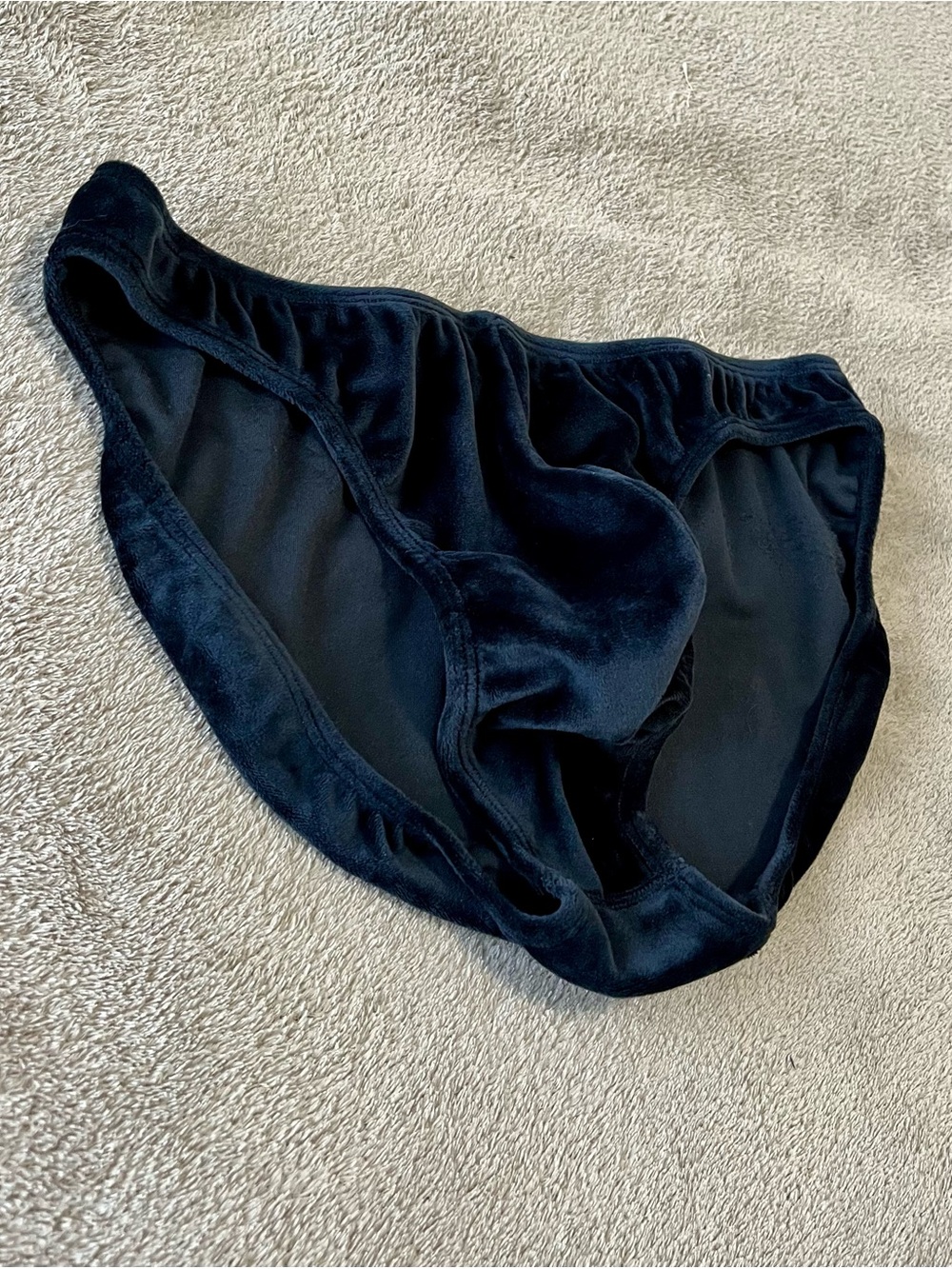 2xist Black Low-Rise Contour Sliq Brief, medium, soft velvet feel - Picture 3 of 6